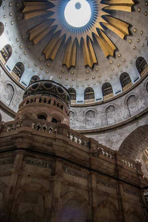 Looking up inside the Aedicule.