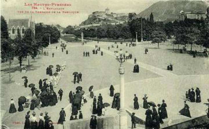 The esplanade of the sanctuary, the ground of the processions.