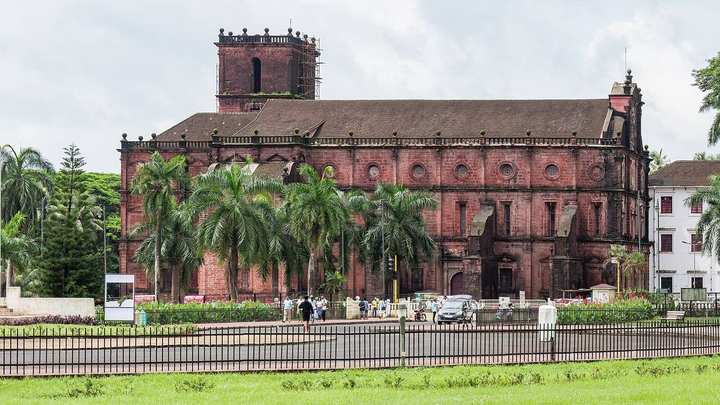 The side of the basilica.