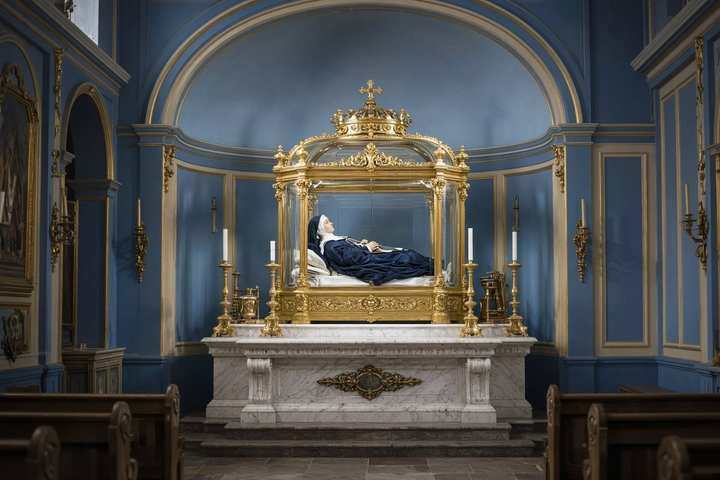 The Body of St. Louise de Marillac — Rue du Bac, Paris