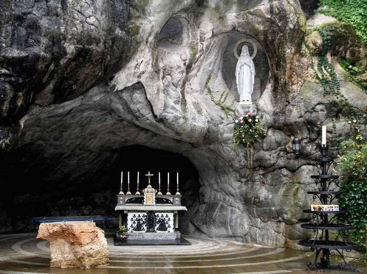 The Healings of Lourdes — Lourdes